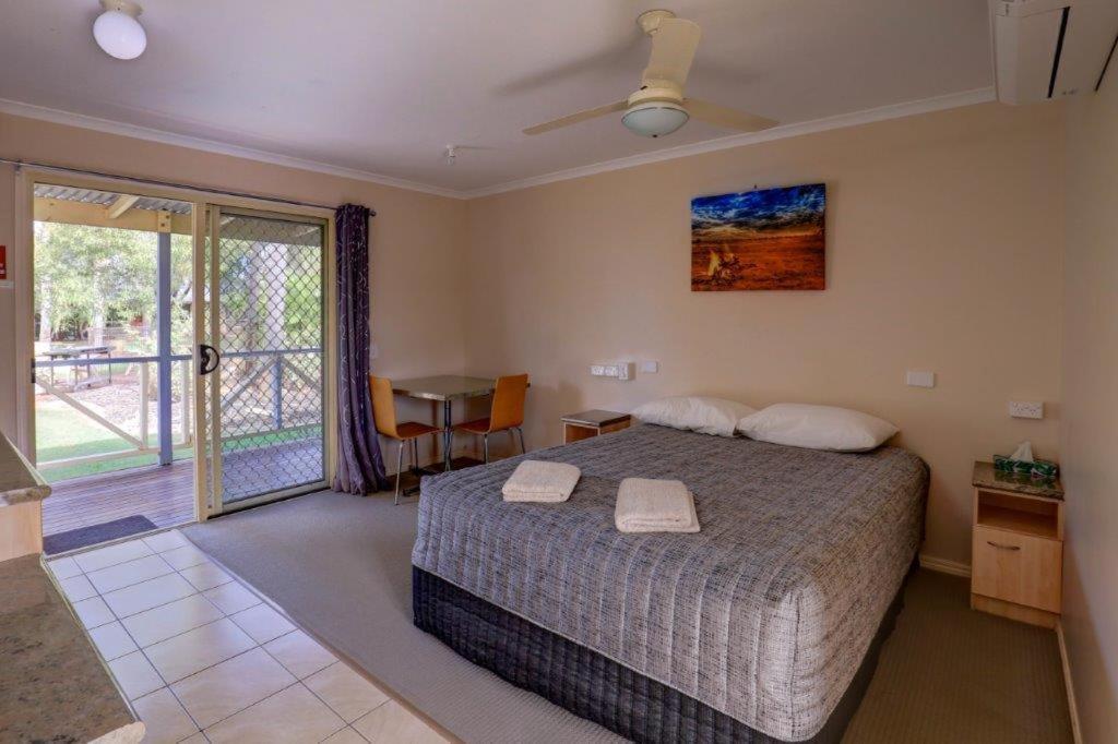 Tambo Mill Motel & Caravan Park Bagian luar foto