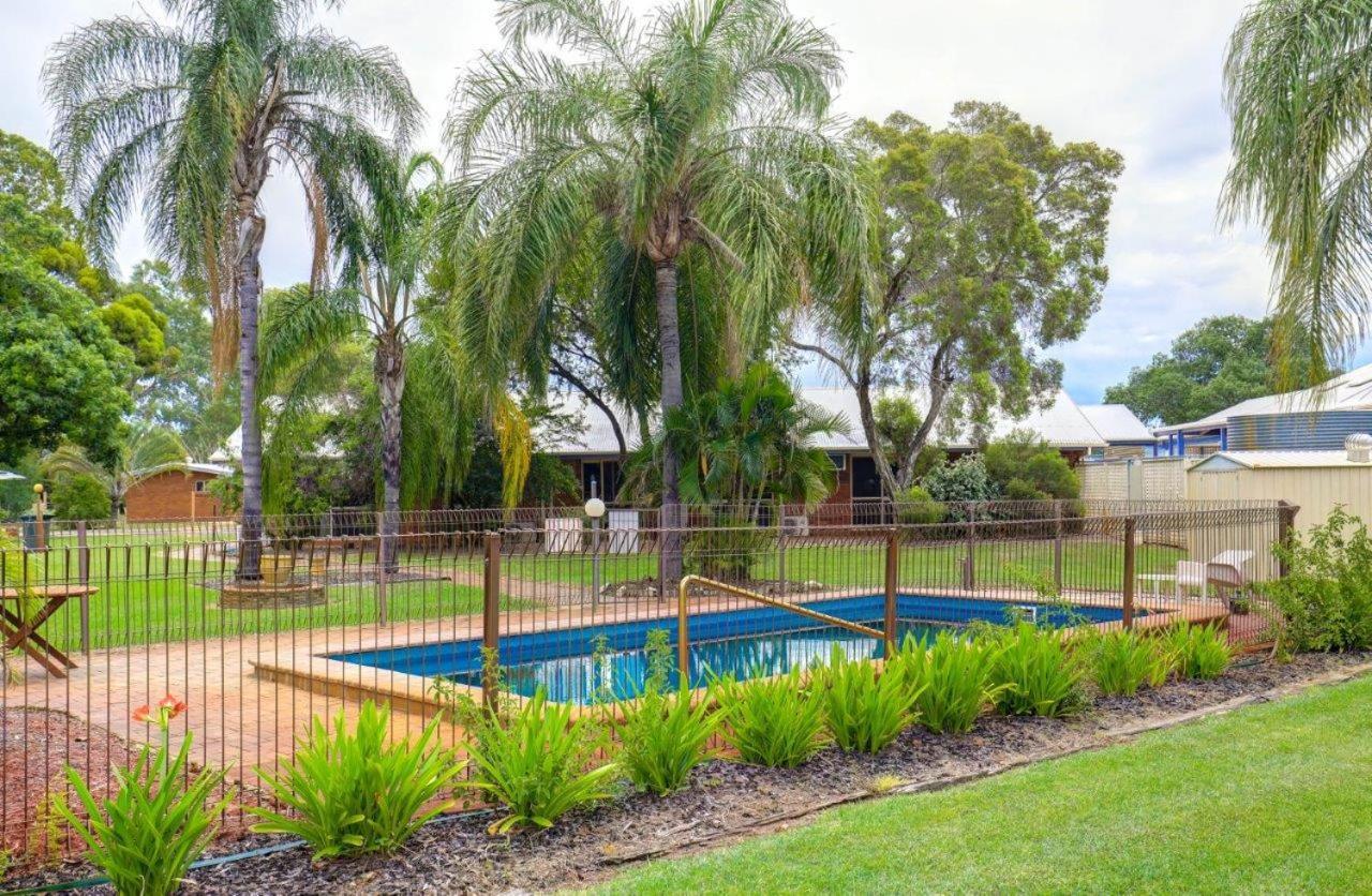 Tambo Mill Motel & Caravan Park Bagian luar foto